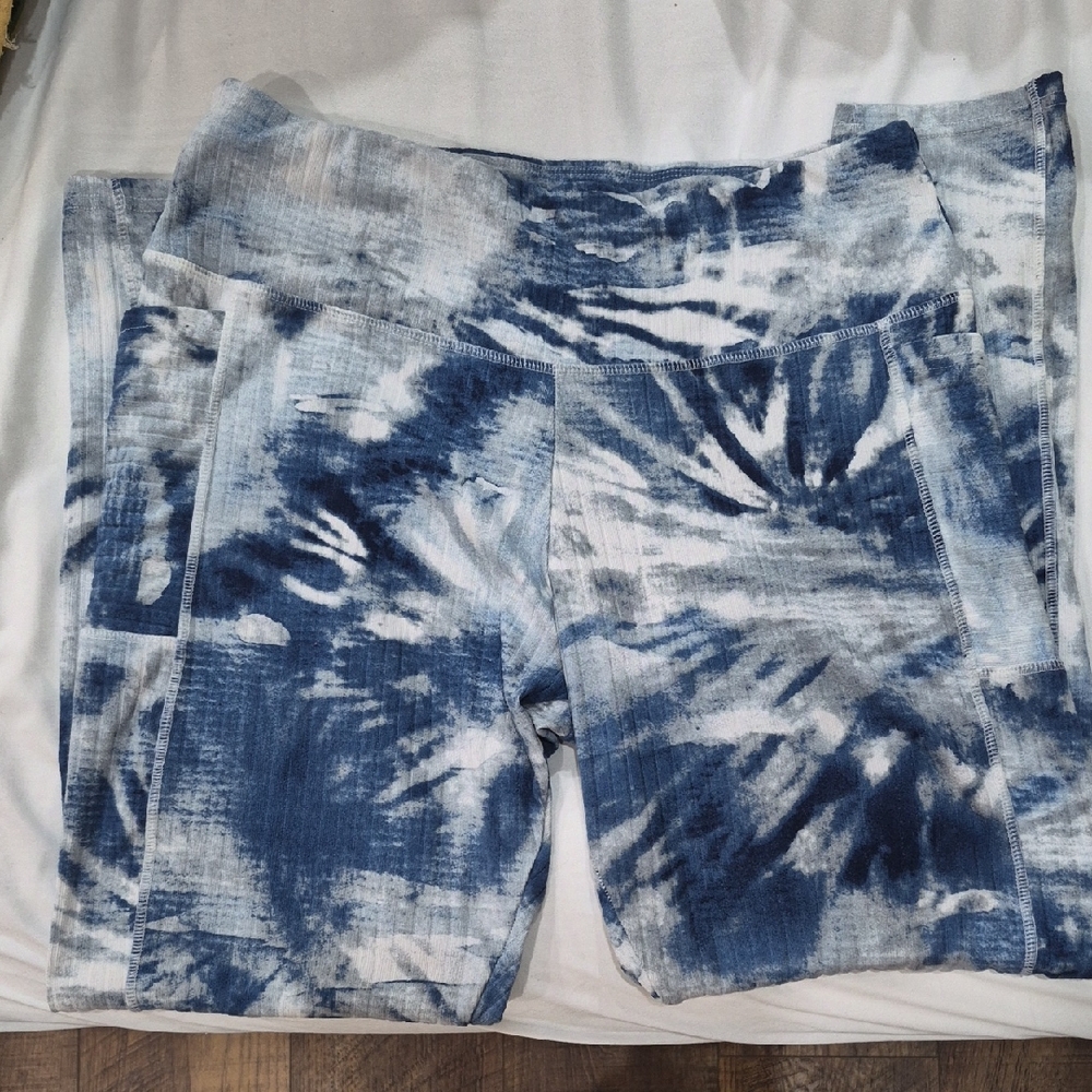 Blue and White Tie-Dye Leggings Size L - XL Rib Knit Material With Side Pockets